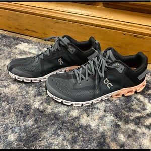 On Cloud Running shoes. Women’s size 10